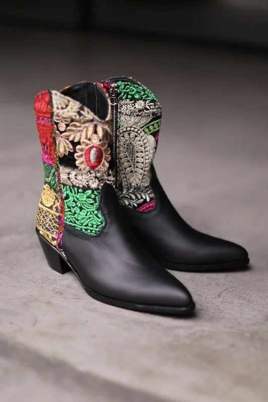 EMBROIDERED PATCHWORK BOOTS GIVA (BLACK)