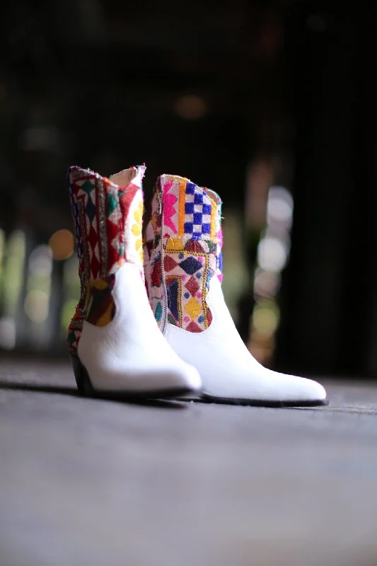 EMBROIDERED PATCHWORK BOOTS GIVA