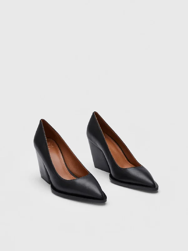 Capena Black Nappa Pumps